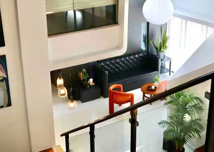 Soho-Style Loft - City Center With 4Br, Wifi And Gameroom