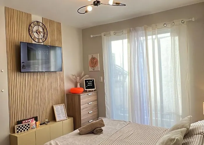 Pool View Condo With Balcony Near Mactan Airport - La Vela Studio Mactan