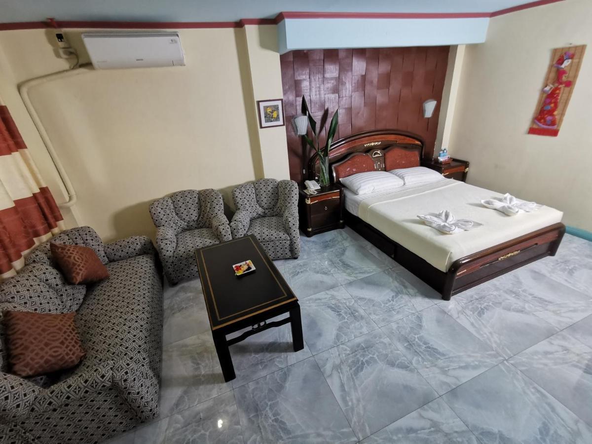 Hilltop Hotel 2*