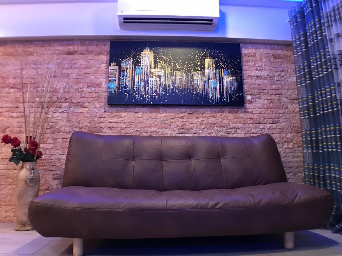 Clockworkorange Luxury Suites With Netflix Apartment