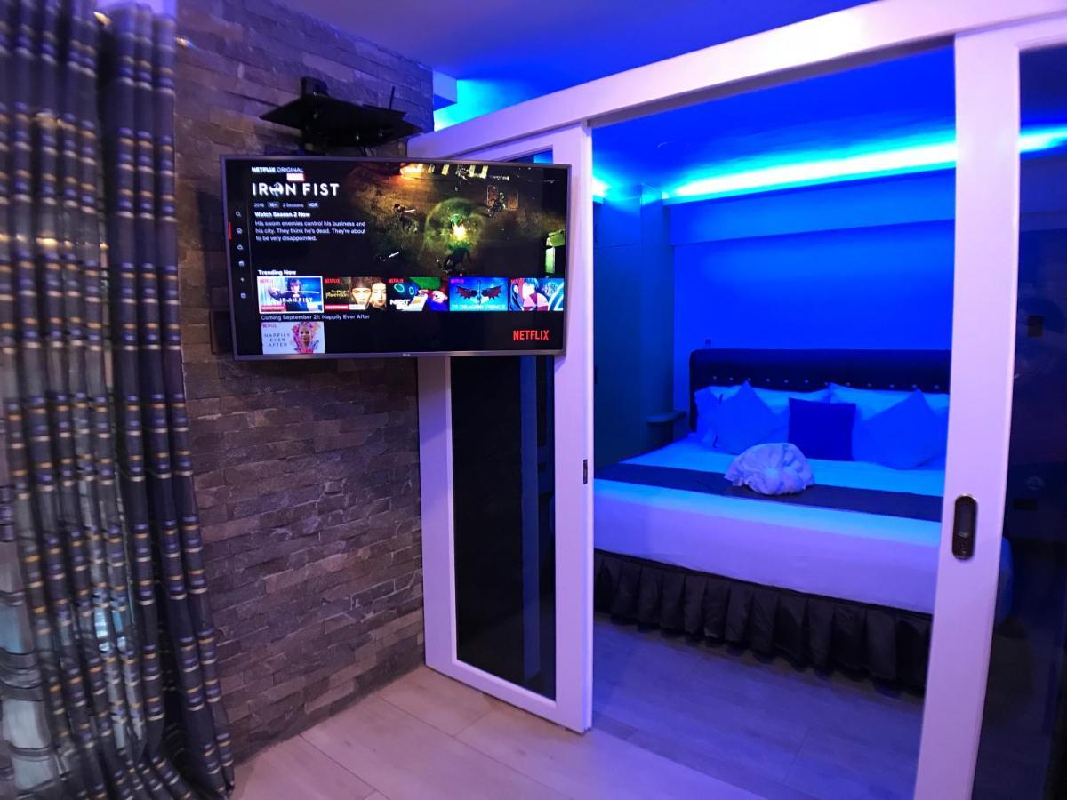 Clockworkorange Luxury Suites With Netflix