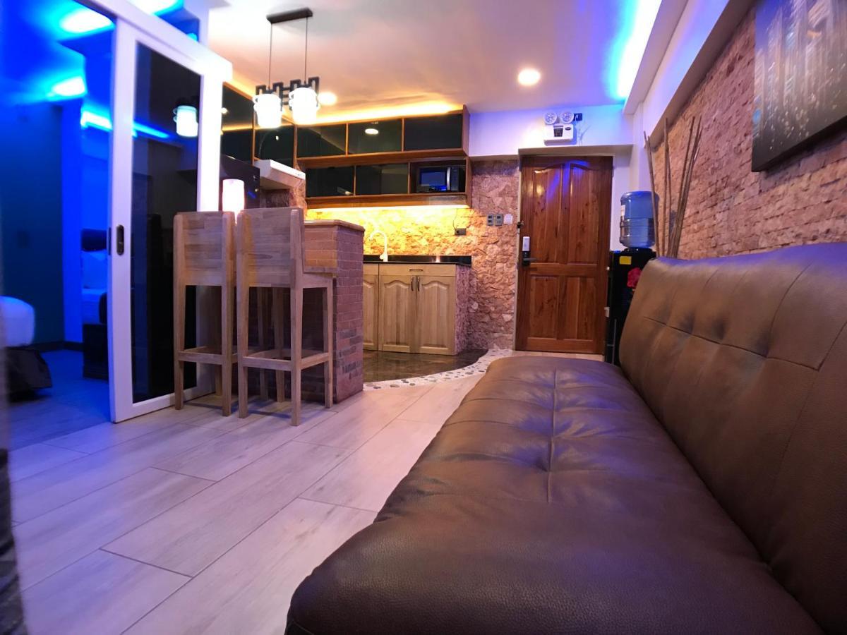 Apartment Clockworkorange Luxury Suites With Netflix