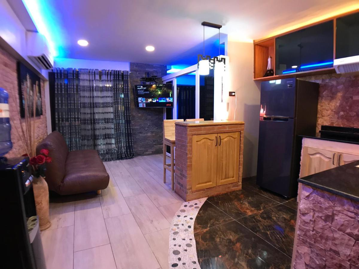 Clockworkorange Luxury Suites With Netflix