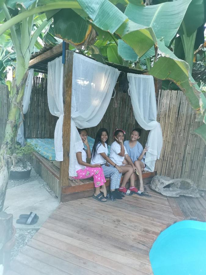 bahay-panuluyan Two Crazy Monkeys *