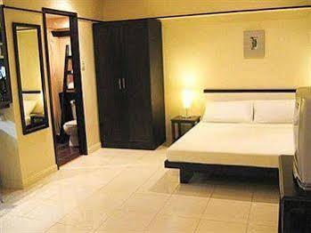 Hotel Lancaster Cebu 3*