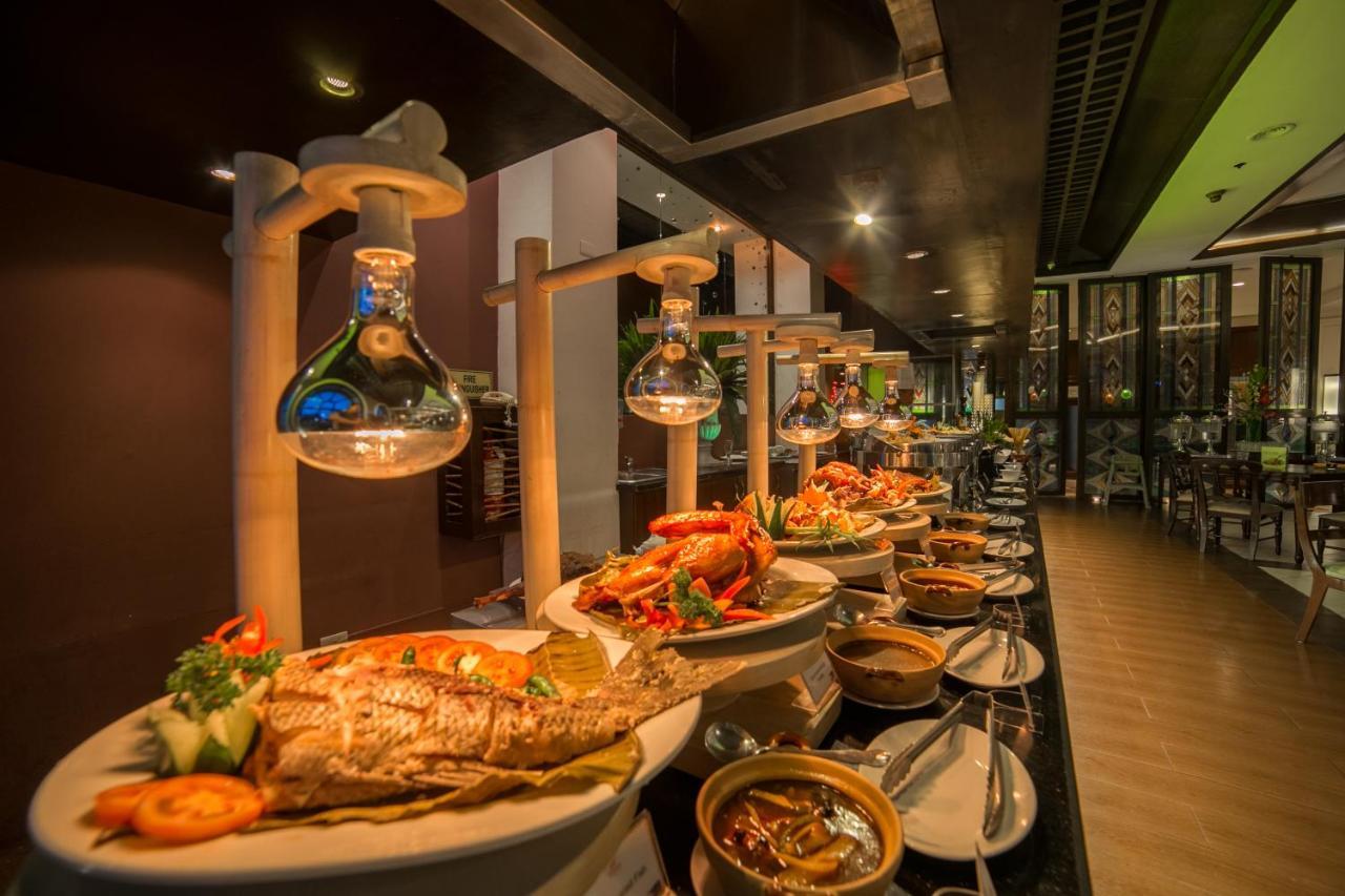 Hotel Waterfront Airport And Casino 4*