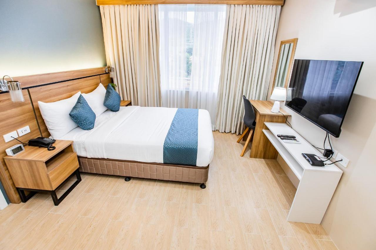Dulcee Hotel Naga (Cebu)