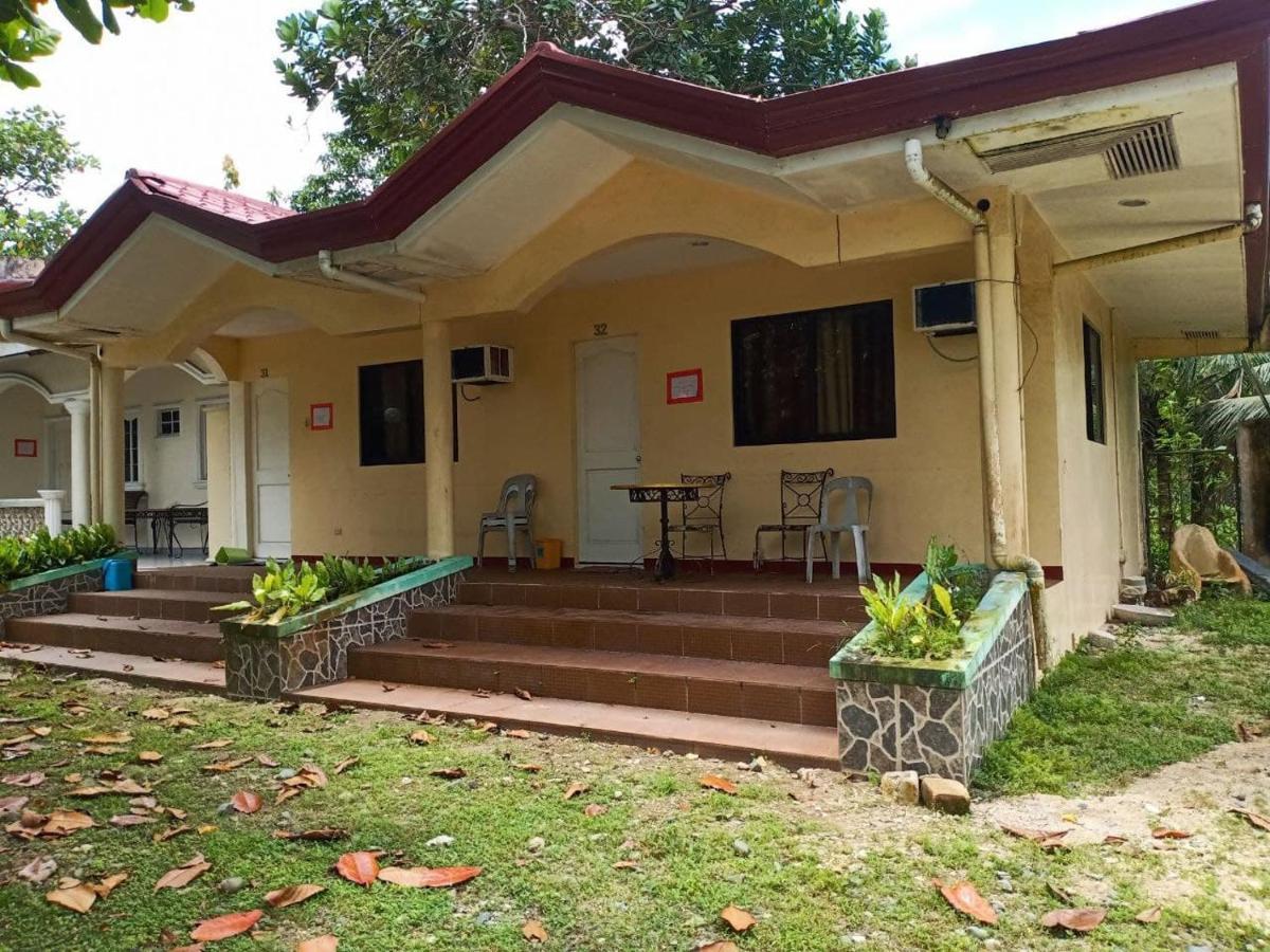 Hotel Reddoorz @ Costa Roca Balamban 3*