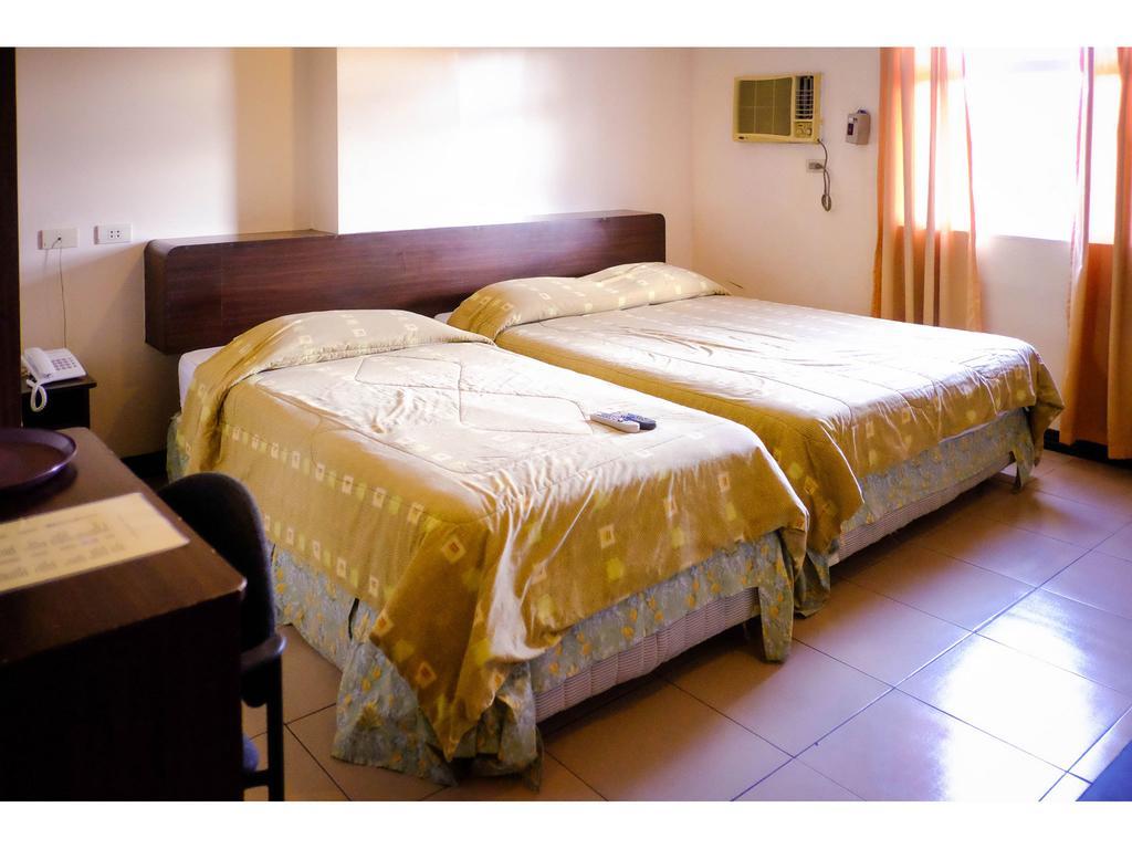 Crowne Garden Hotel