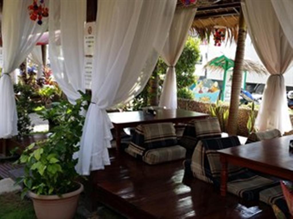 Coucou Bar And Restaurant