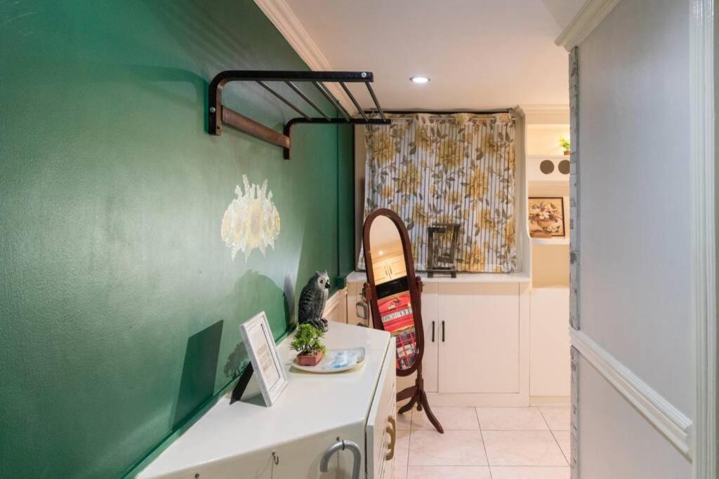 Hideaway , Need, And Nothing Don't Apartment *