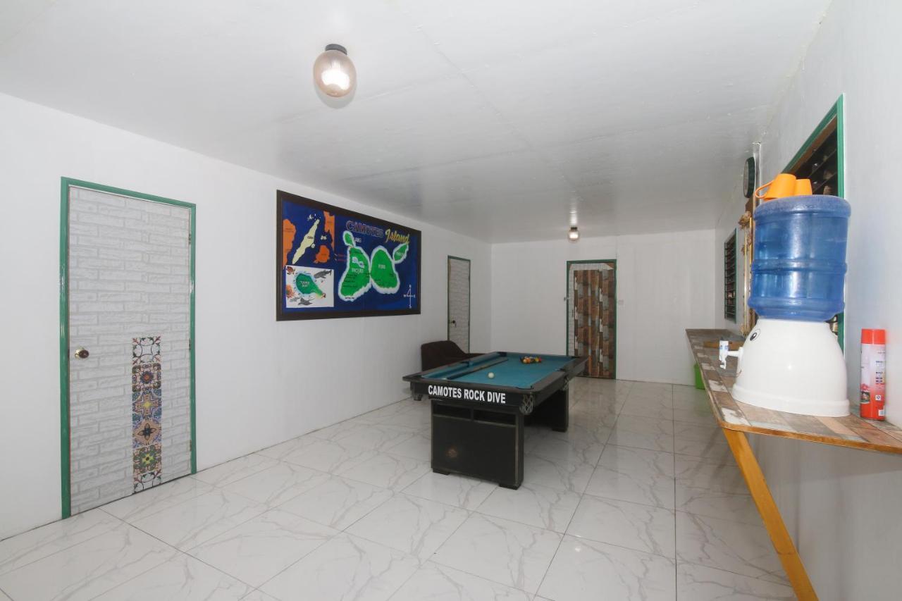 Uncle Rock's House & Diving