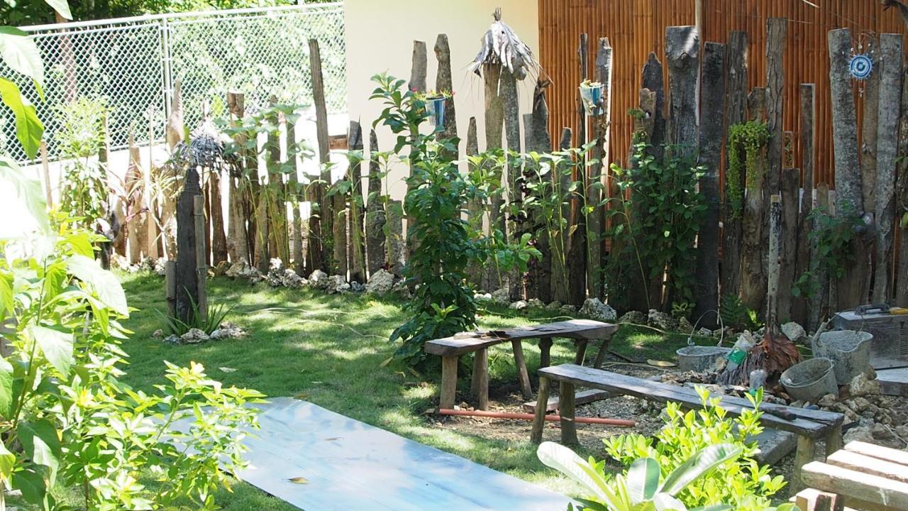 Camotes-hidden-huts