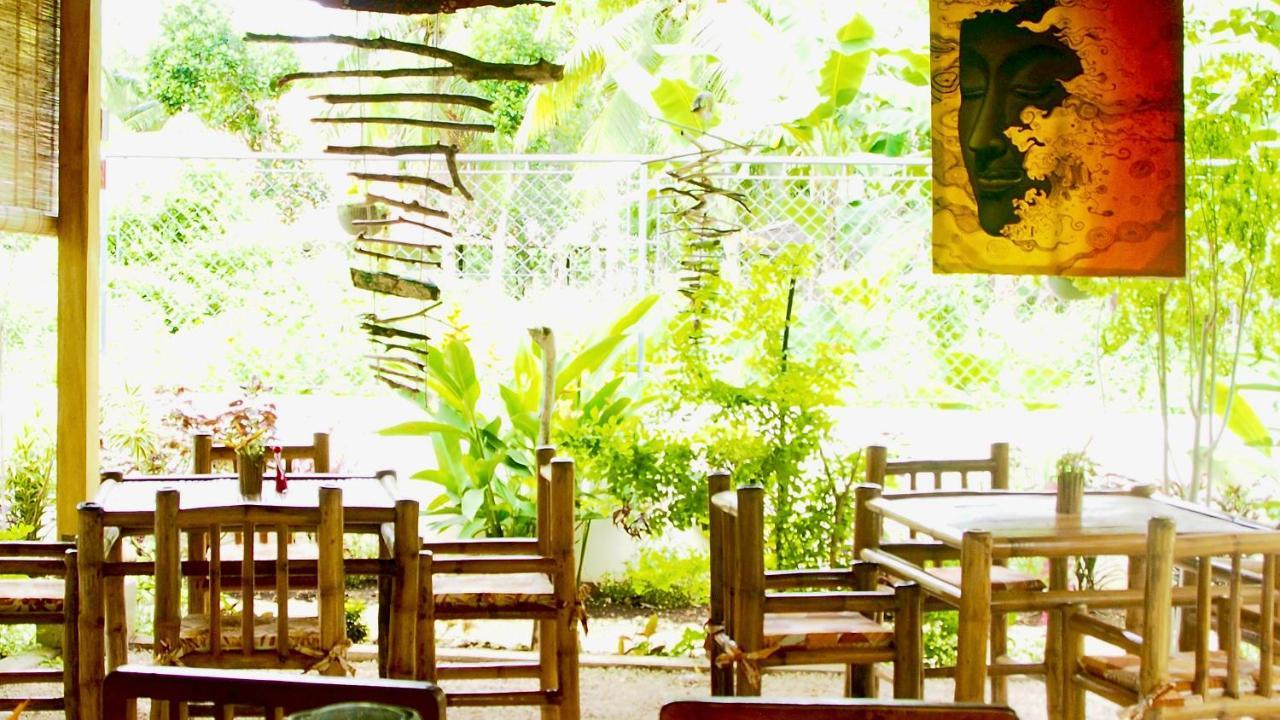 Resort Camotes-hidden-huts