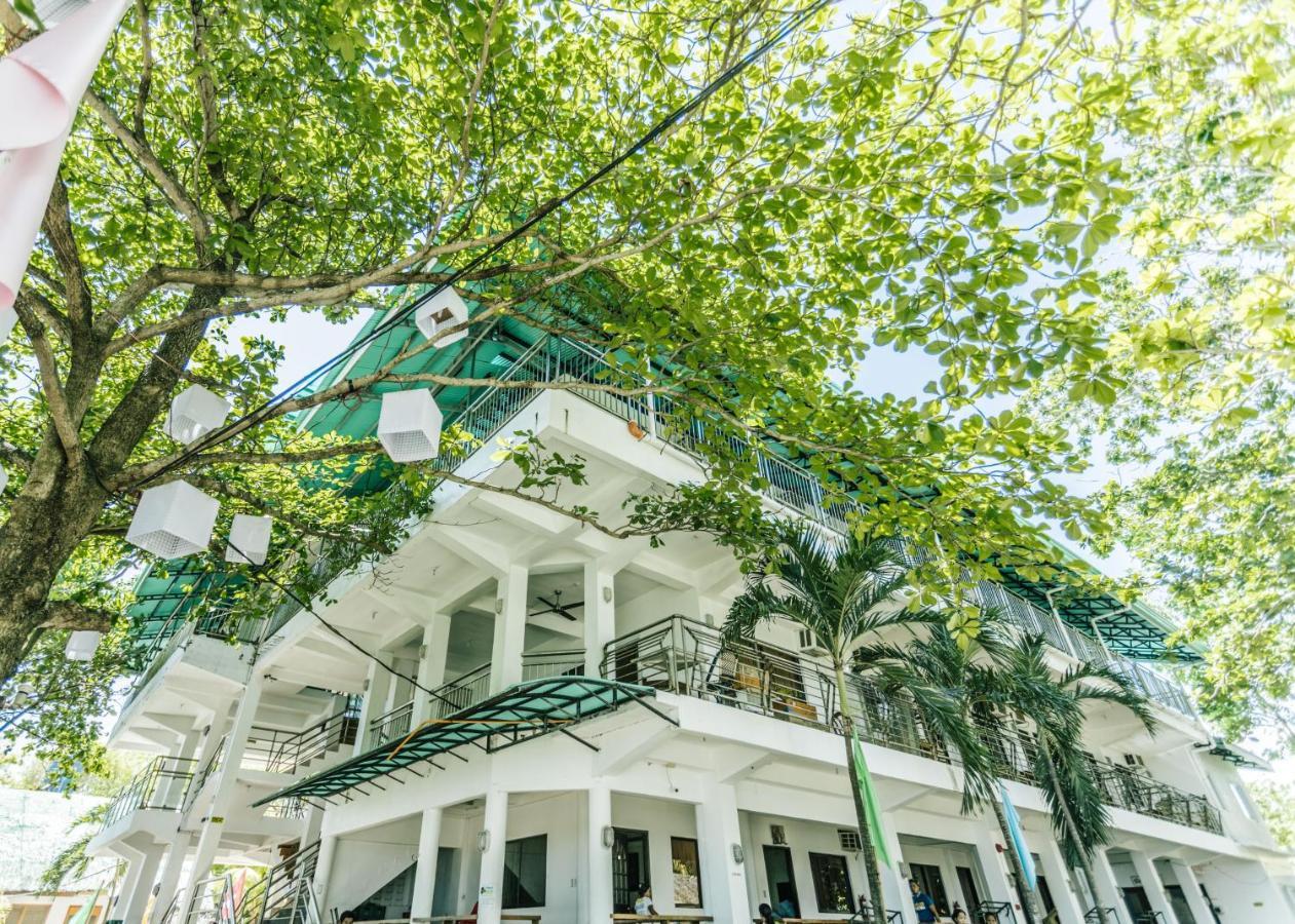 Resort Hk And Restaurant