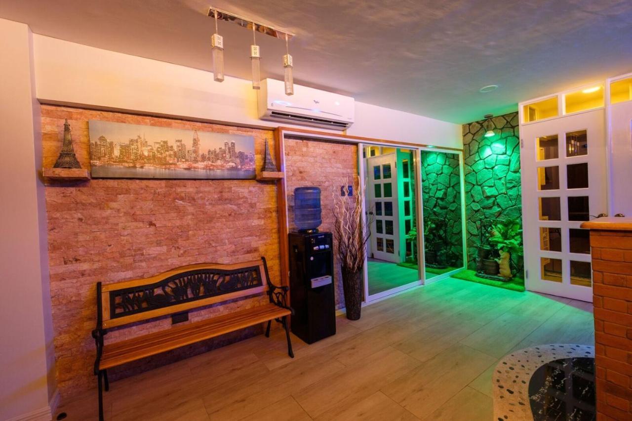 Clockworkorange Luxury Suites With Netflix Apartment *