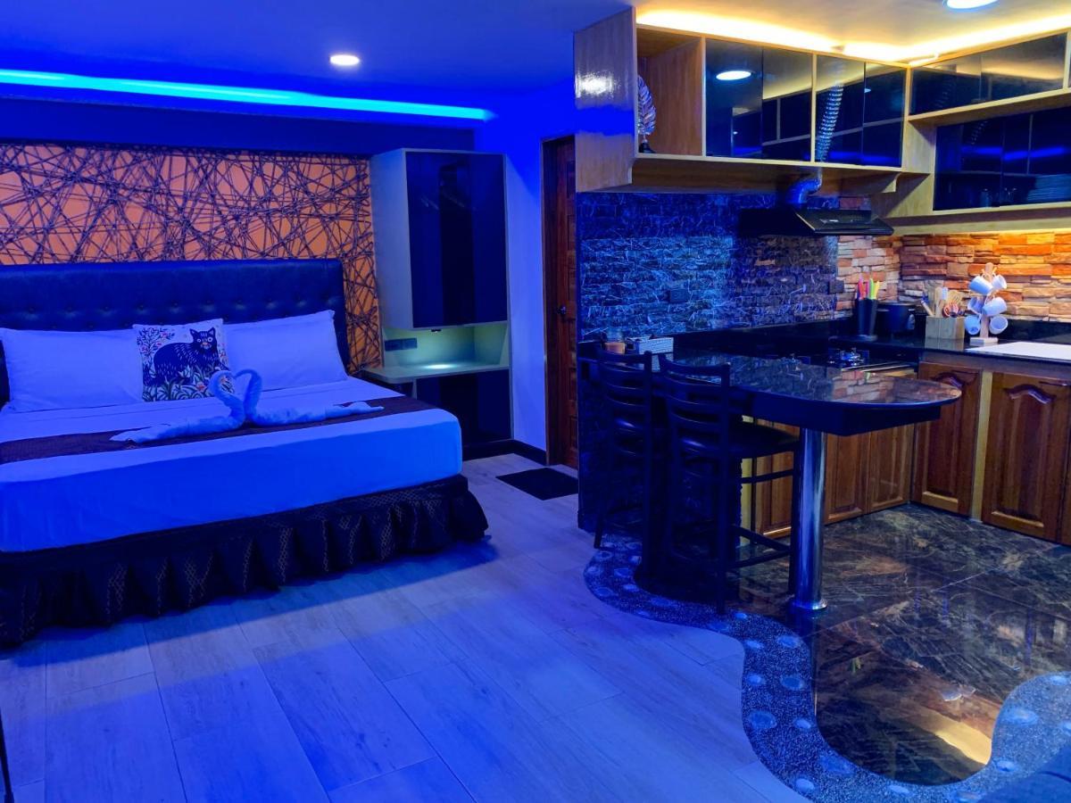 Clockworkorange Luxury Suites With Netflix