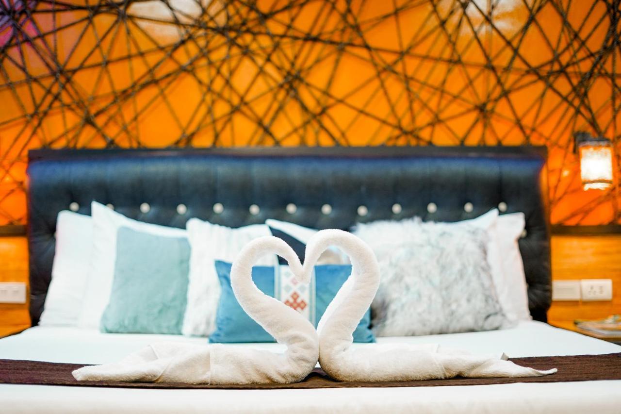 Apartment Clockworkorange Luxury Suites With Netflix