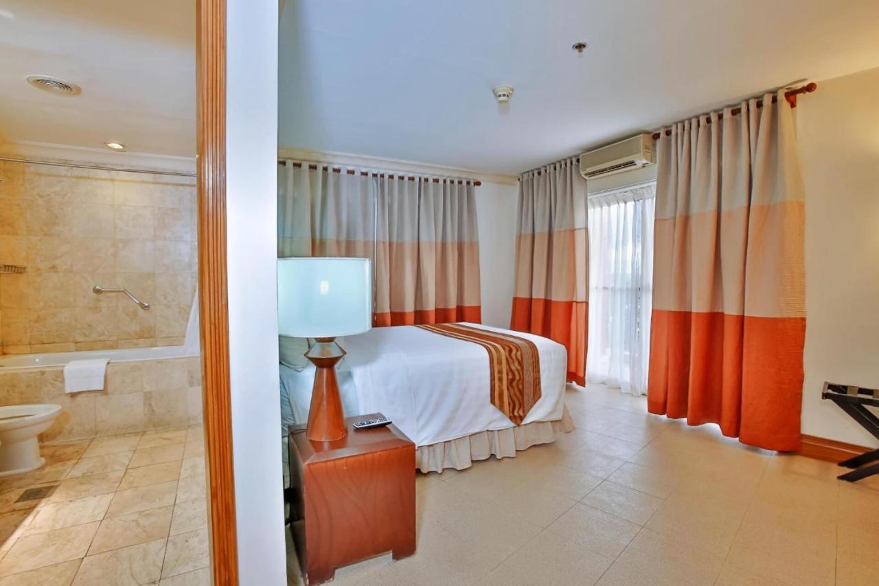 Hotel Crown Regency Mactan 4*