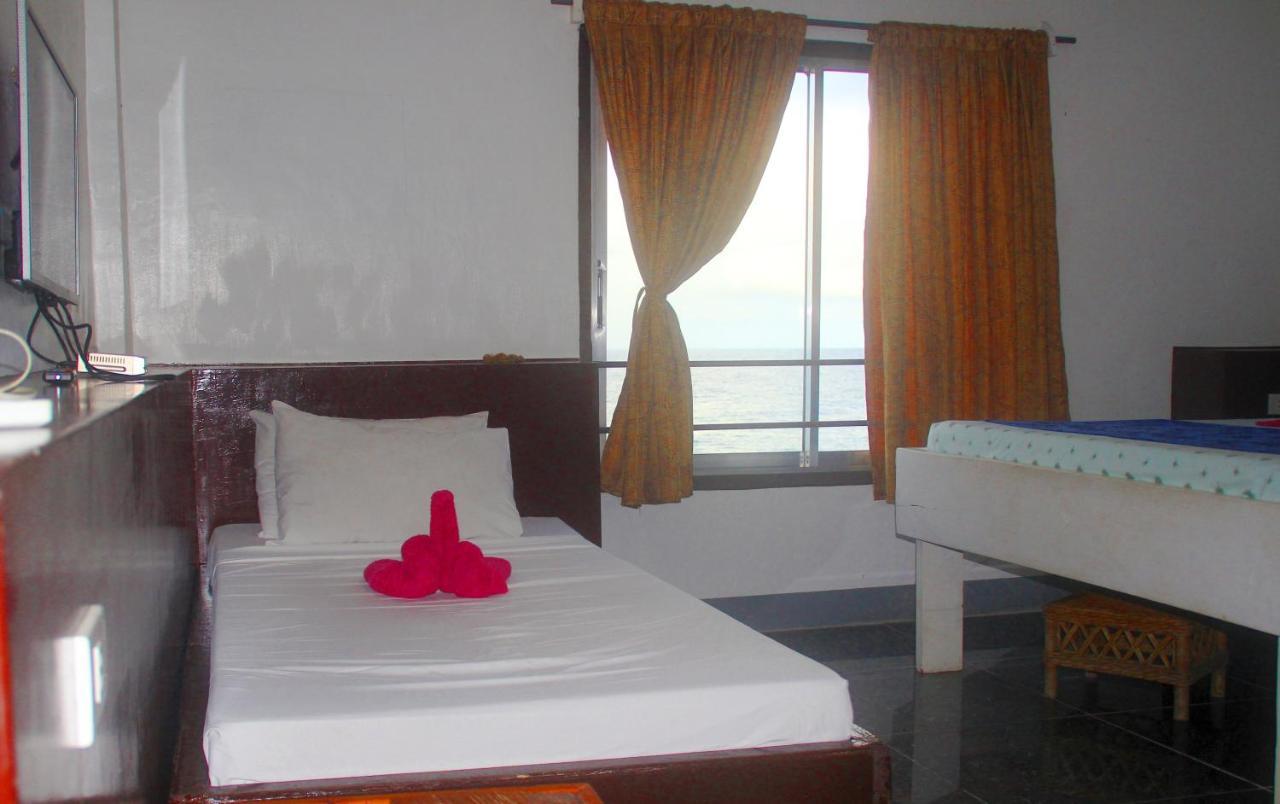 Hotel Bay Bar And Restaurant Oslob