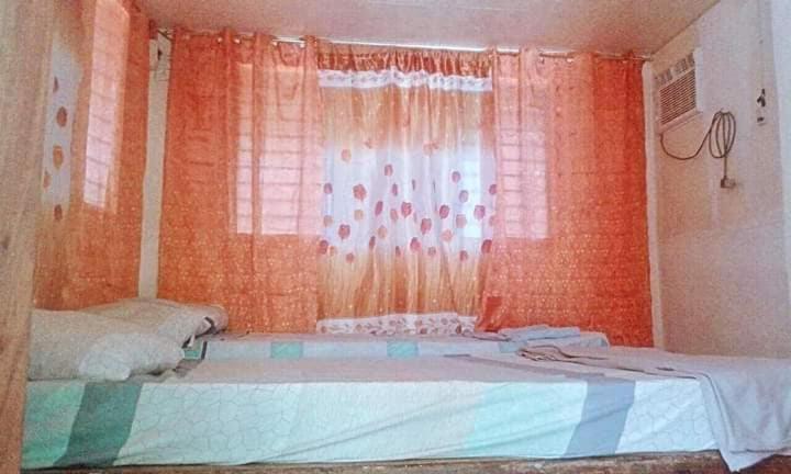 Lambug Beachfront Native Huts * Badian