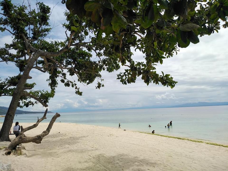 Lambug Beachfront Native Huts Bahay sa kanayunan *