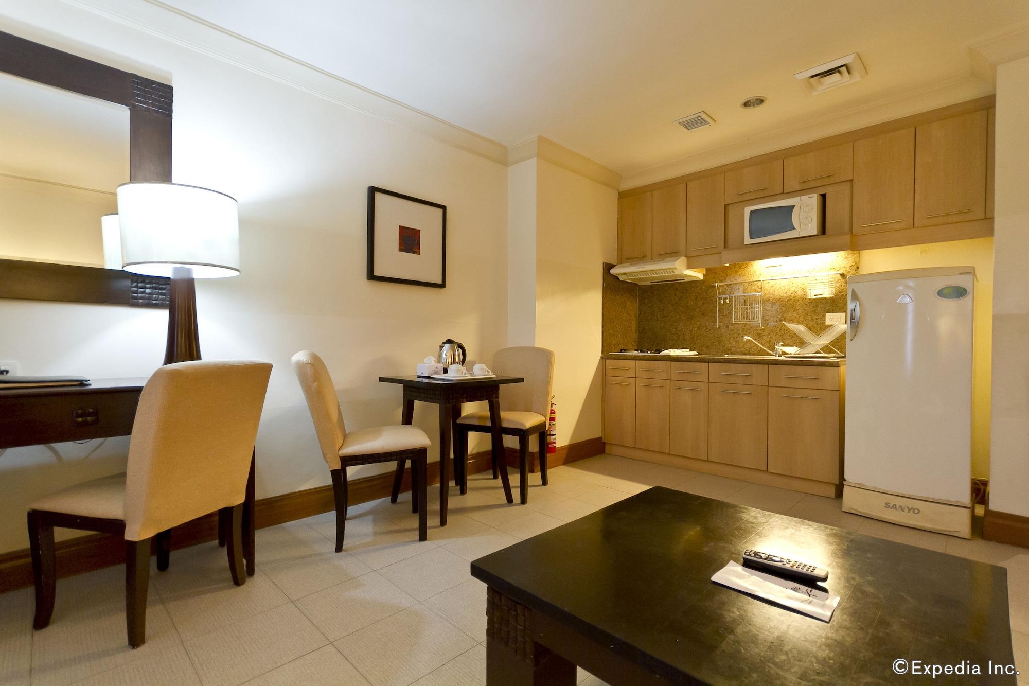 Hotel Crown Regency Mactan 4*