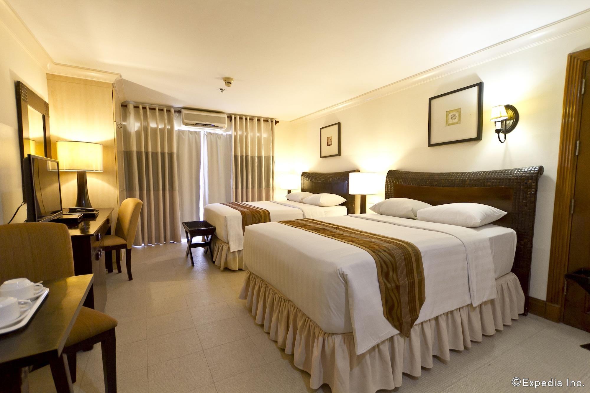 Crown Regency Mactan Hotel 4*