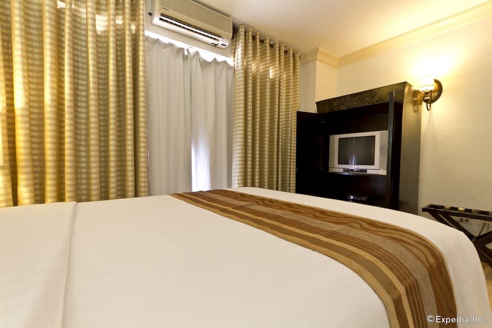 Crown Regency Mactan