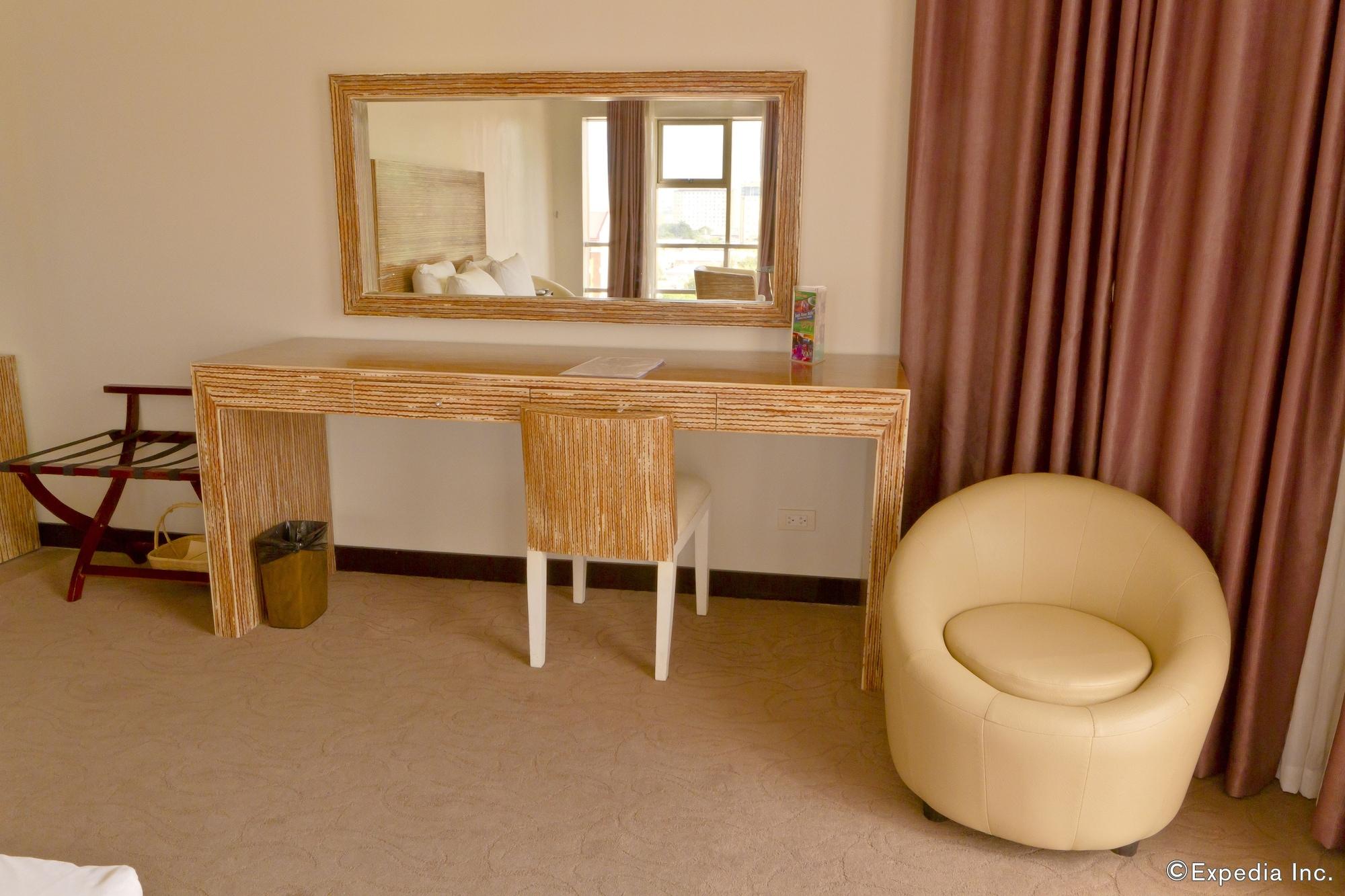 Castle Peak Hotel 3*