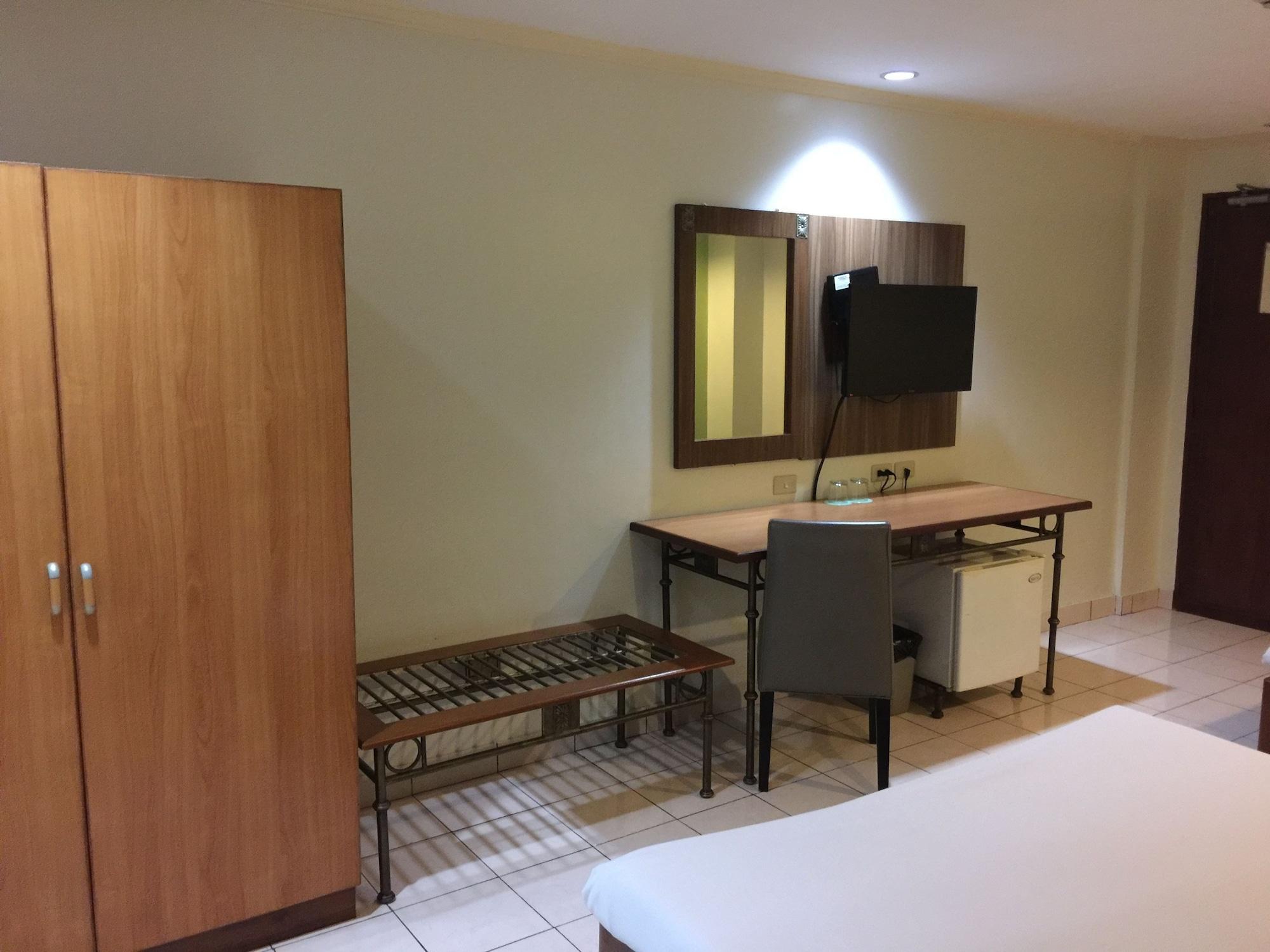 Golden Valley Hotel 2*