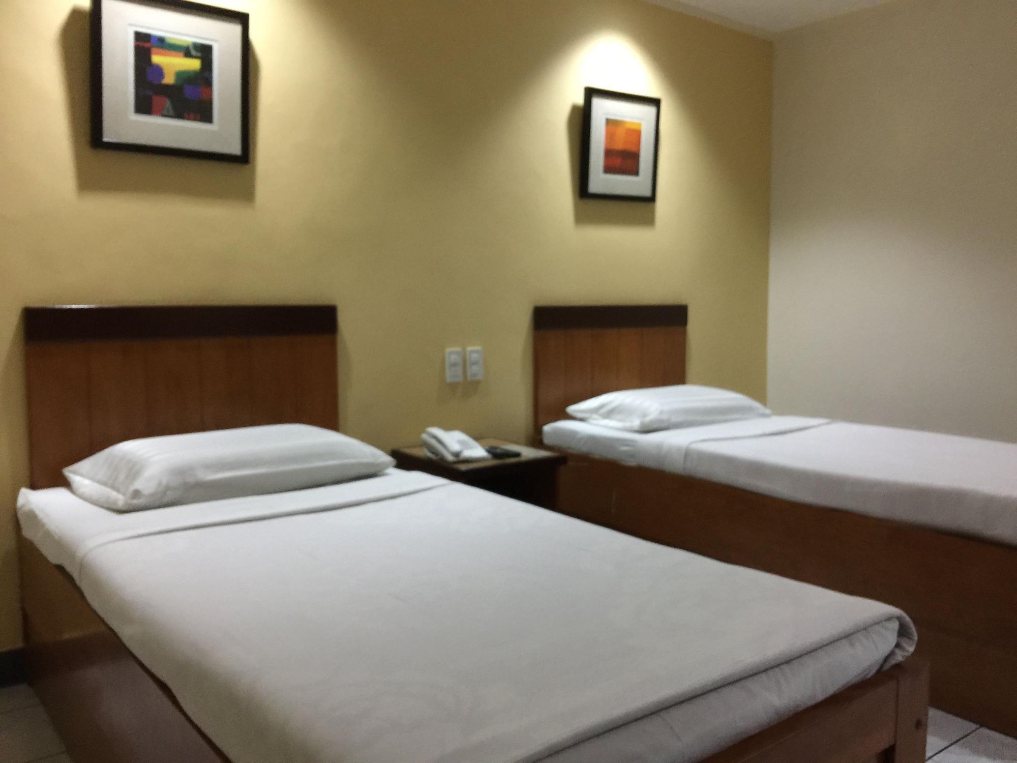 Golden Valley Hotel 2*