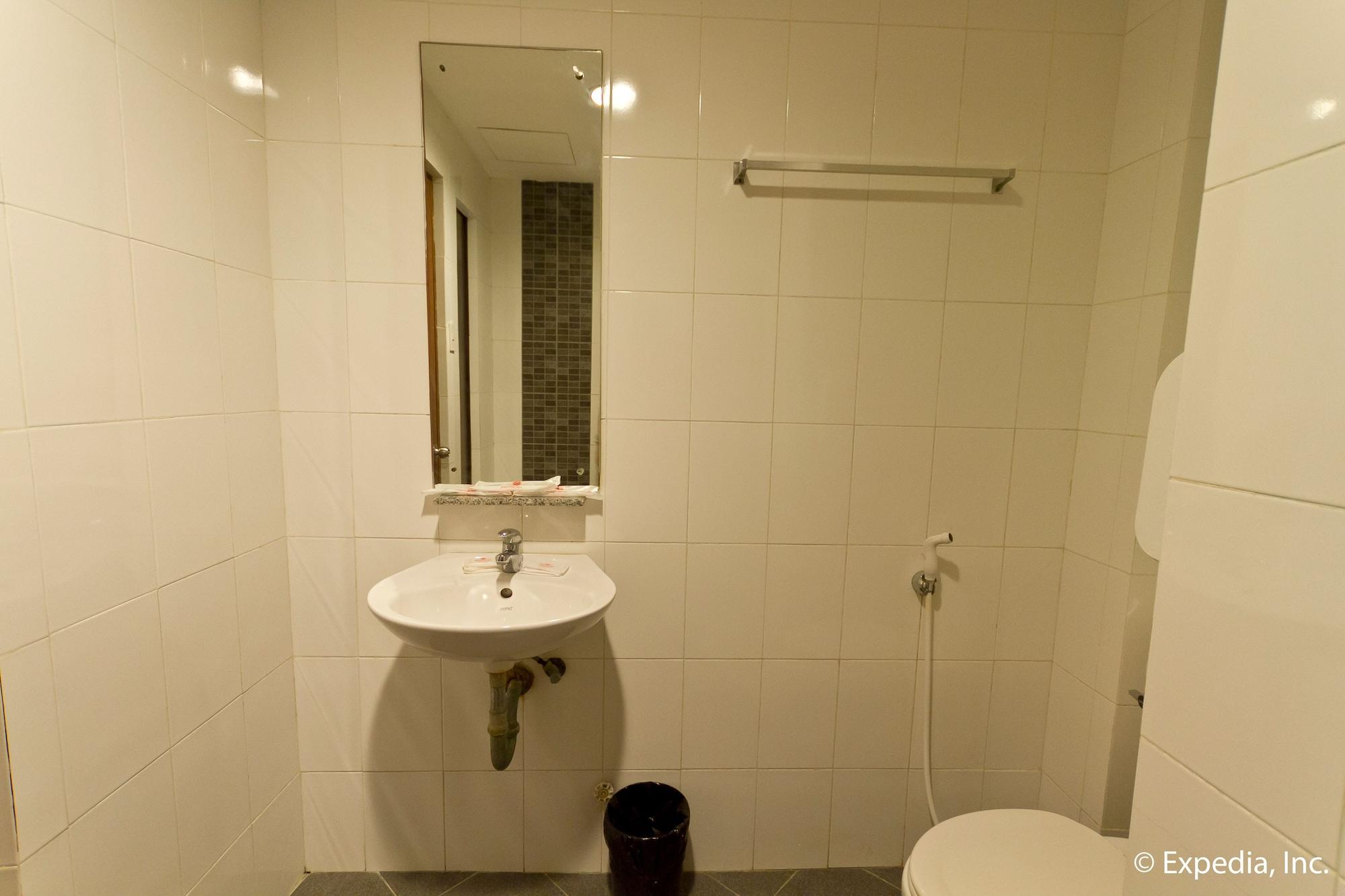 Inn Express Mactan 2*