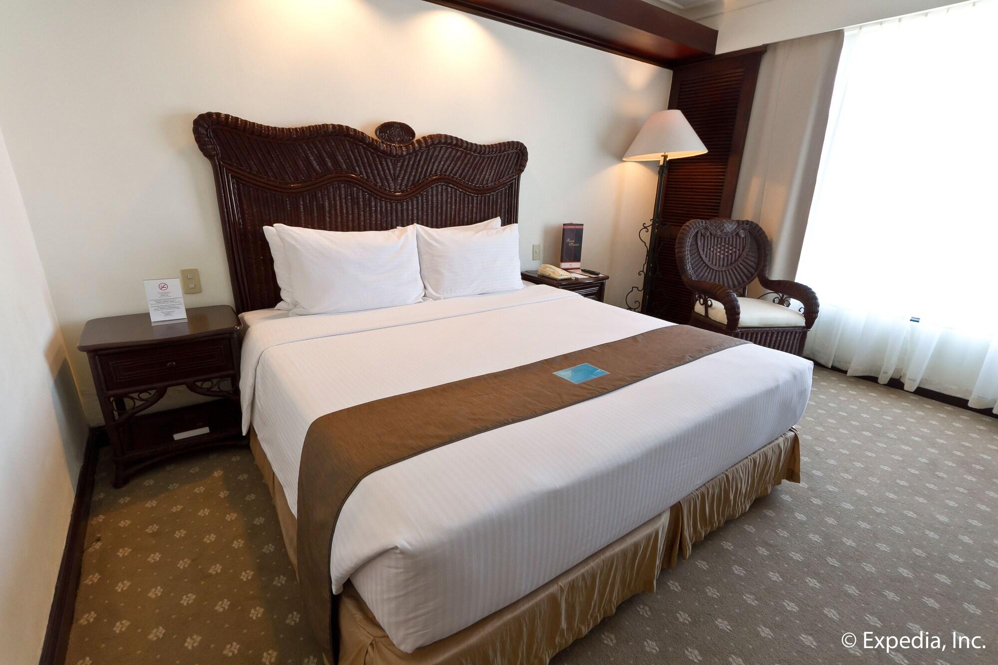 Hotel Waterfront Airport And Casino 4*