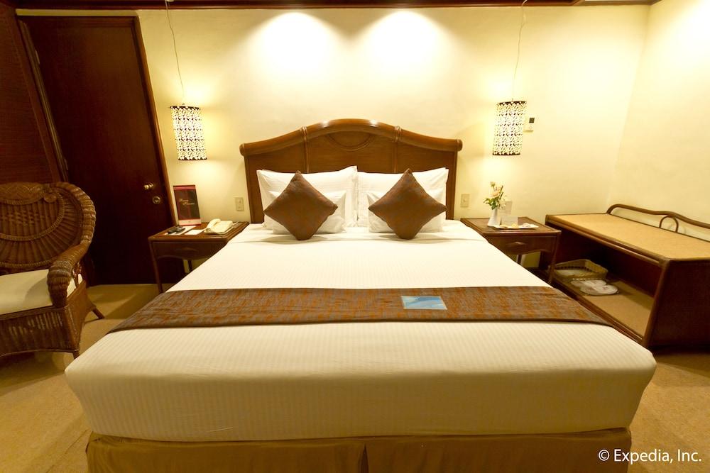 Hotel Waterfront Airport And Casino