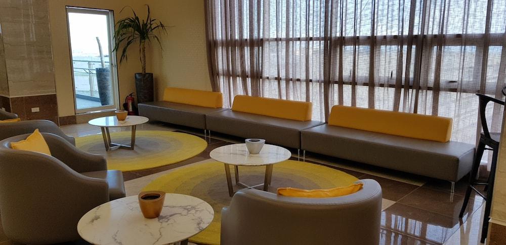 Hotel One & 4*