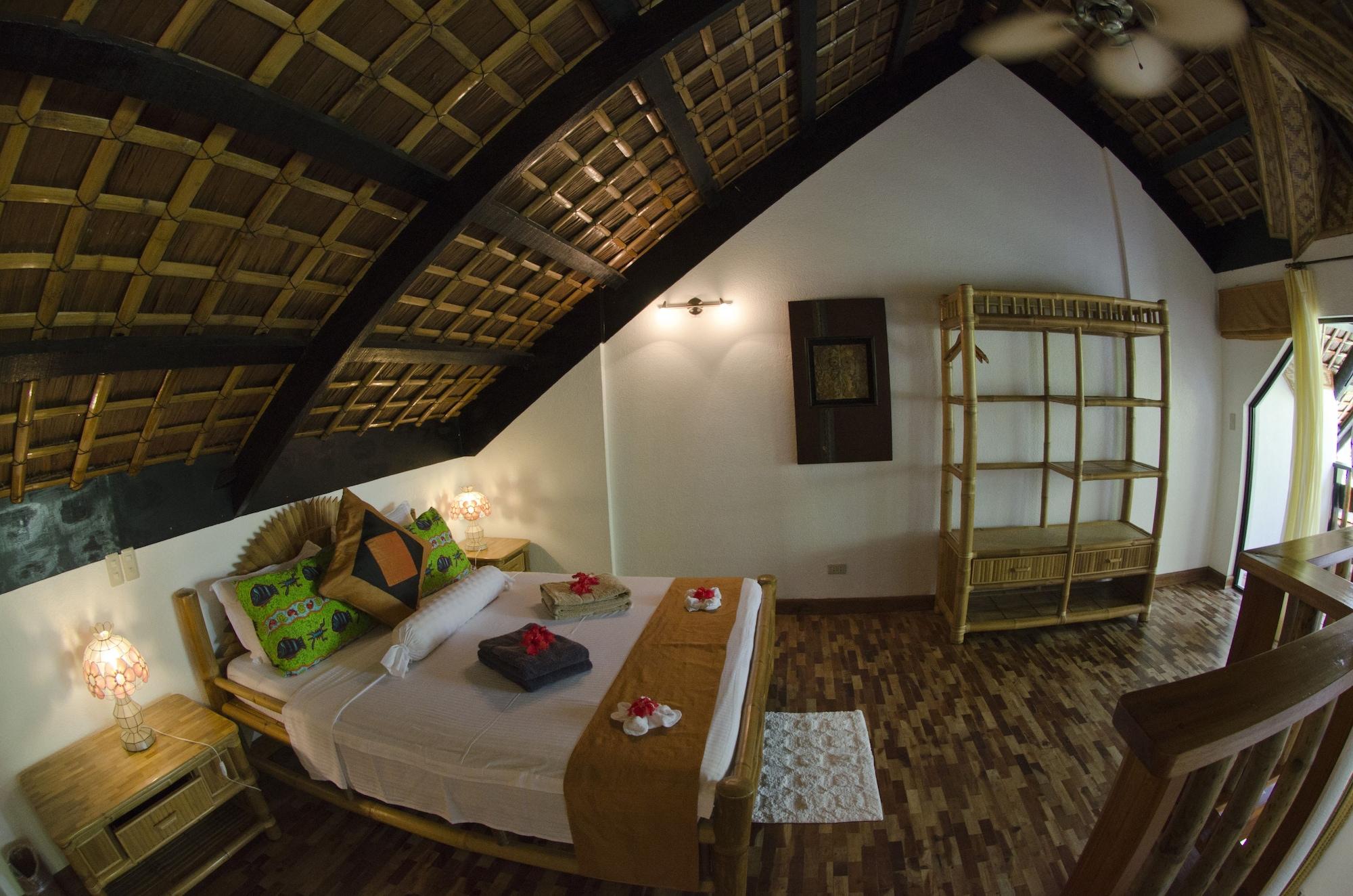 Dolphin House Resort