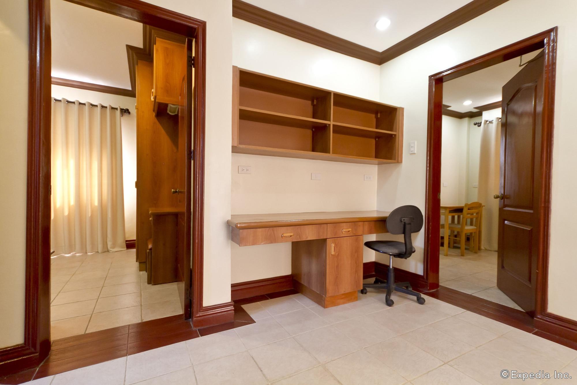 Crown Regency Mactan 4*