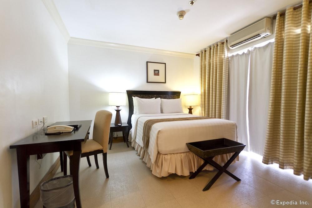 Crown Regency Mactan Hotel