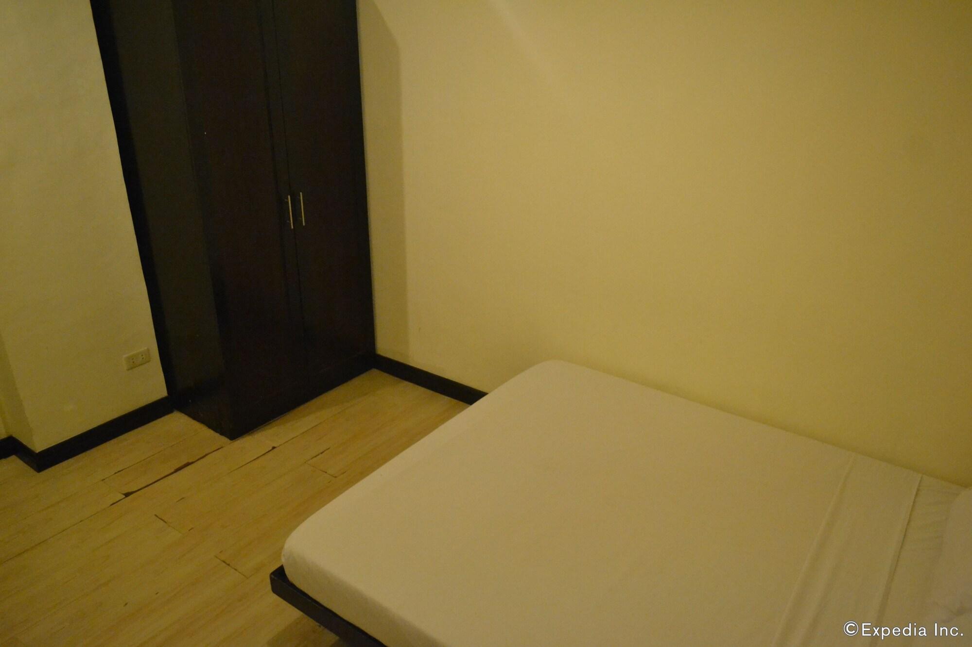 Lancaster Cebu 3*