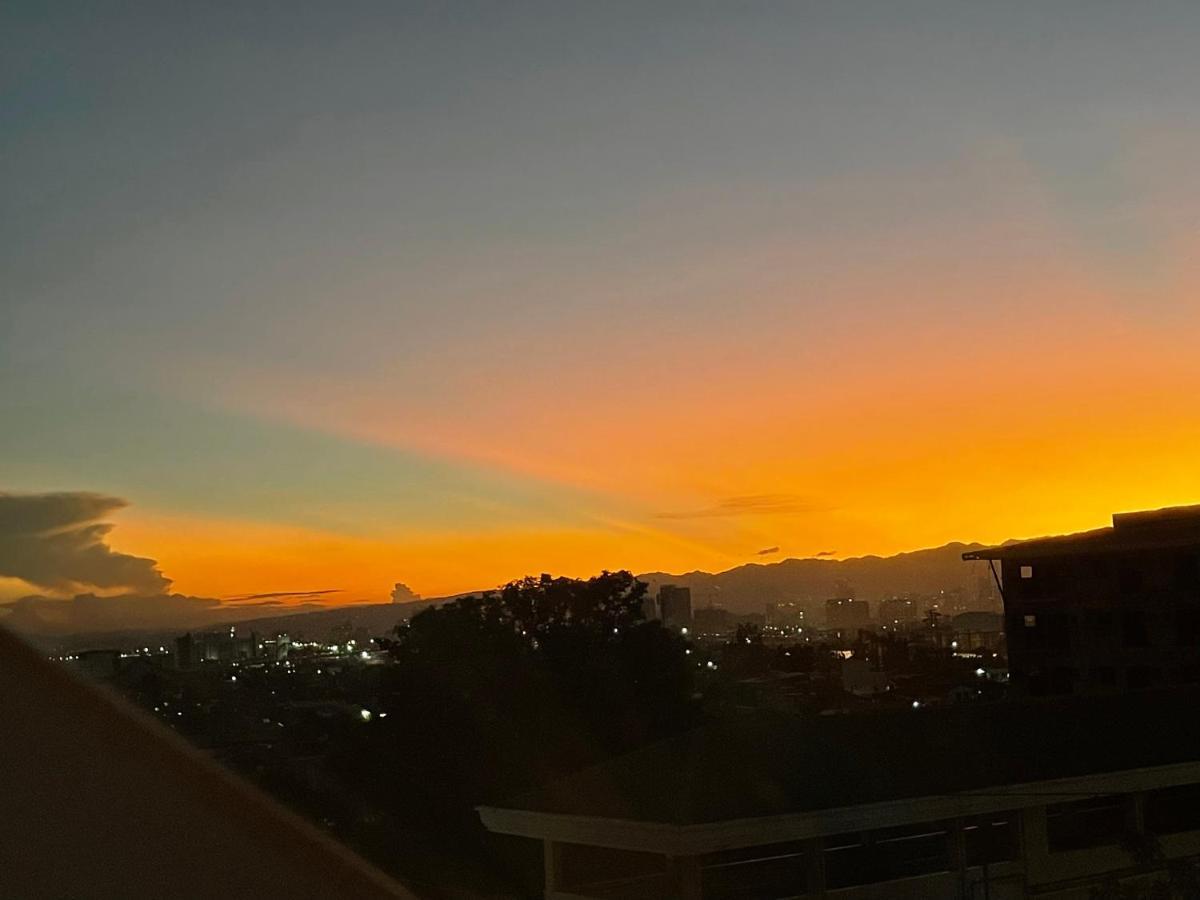 Clockworkorange Luxury Lapu-Lapu City