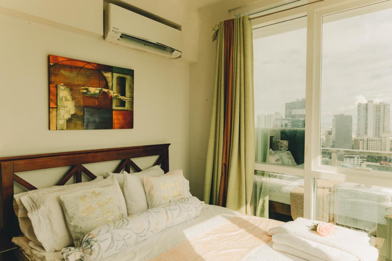 Ayala Mall 10mins Walk & Pool Apartment Cebu