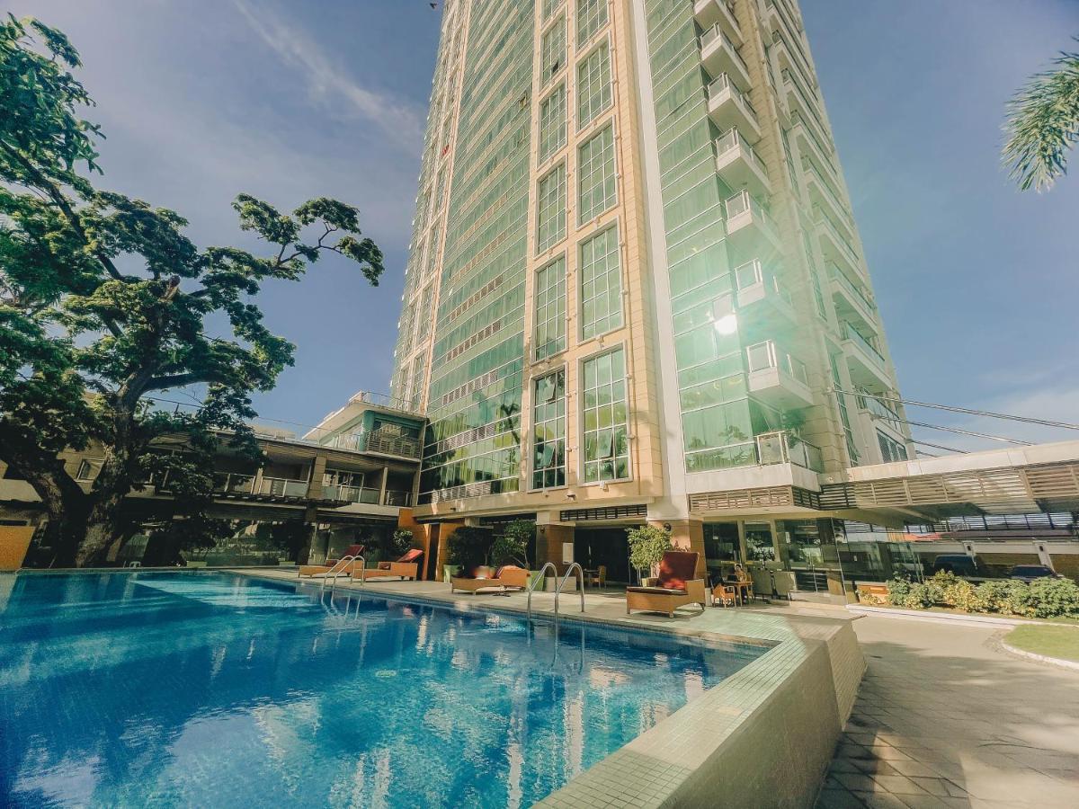 Ayala Mall 10mins Walk & Pool Apartment