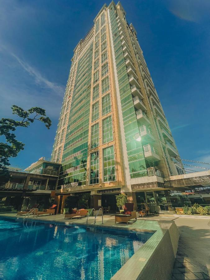 Ayala Mall 10mins Walk & Pool Apartment Cebu