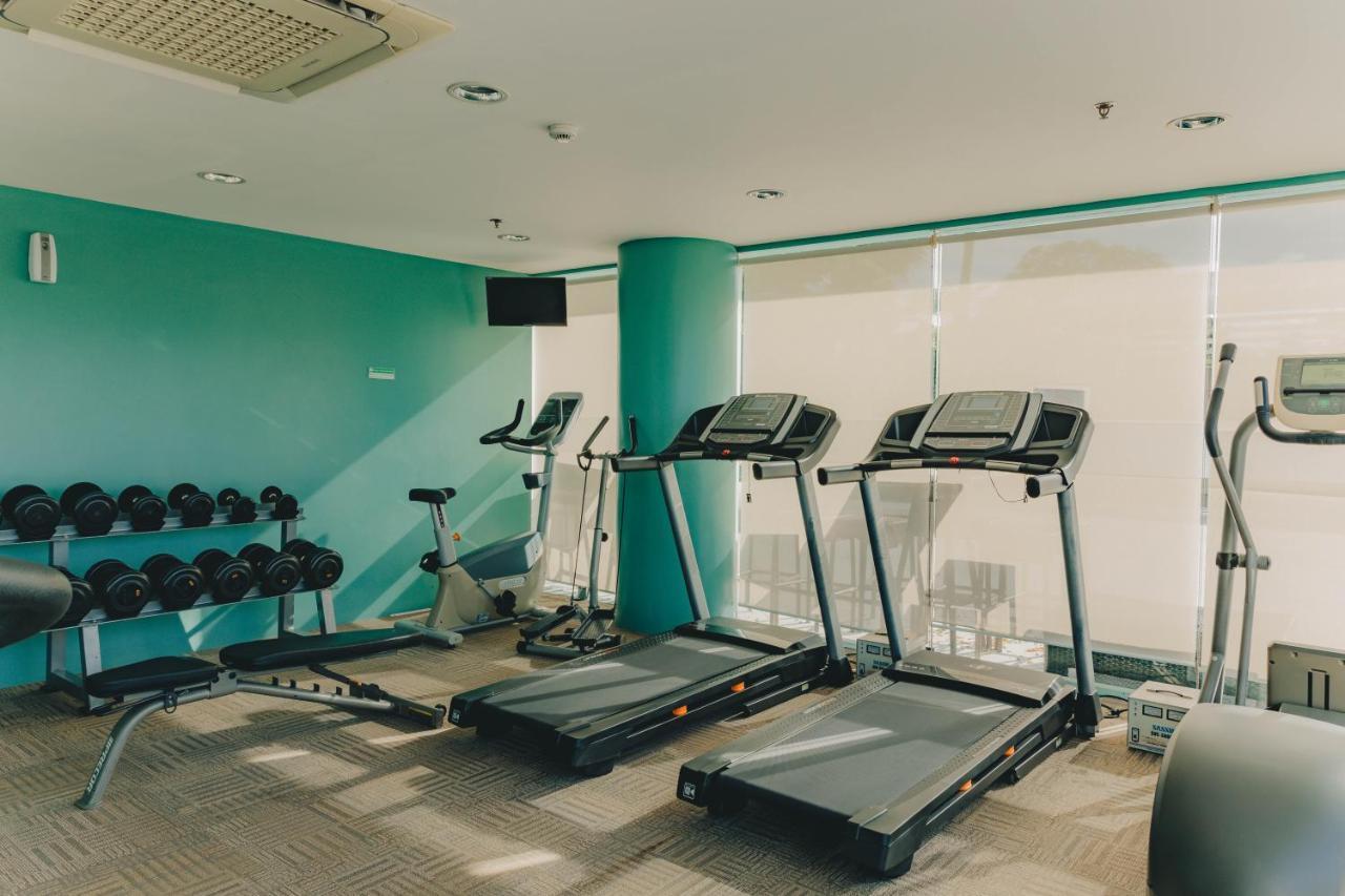 Ayala Mall 10mins Walk & Pool Apartment