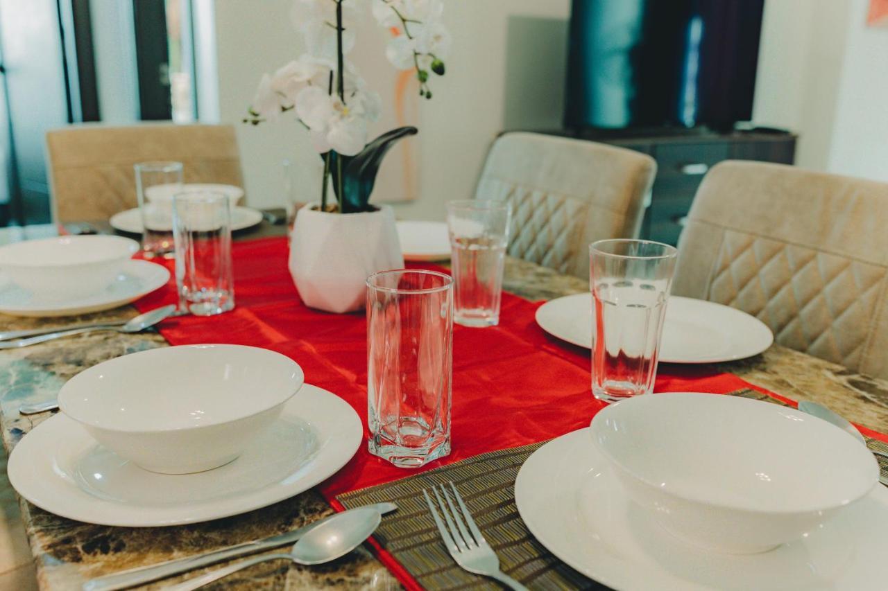 Apartment Ayala Mall 10mins Walk & Pool