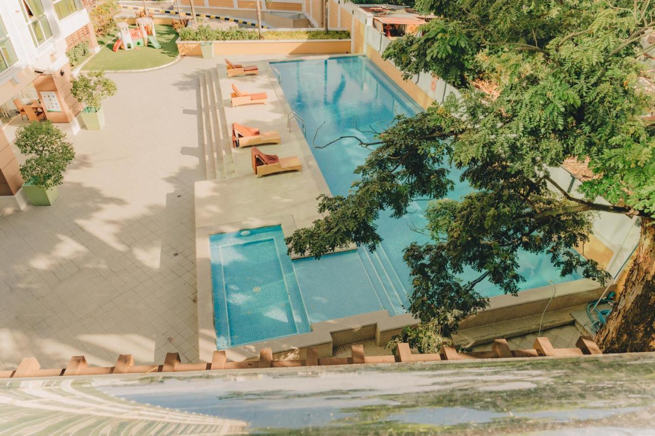 Ayala Mall 10mins Walk & Pool Apartment *