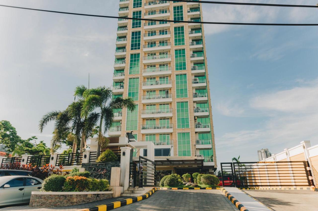 Apartment Ayala Mall 10mins Walk & Pool