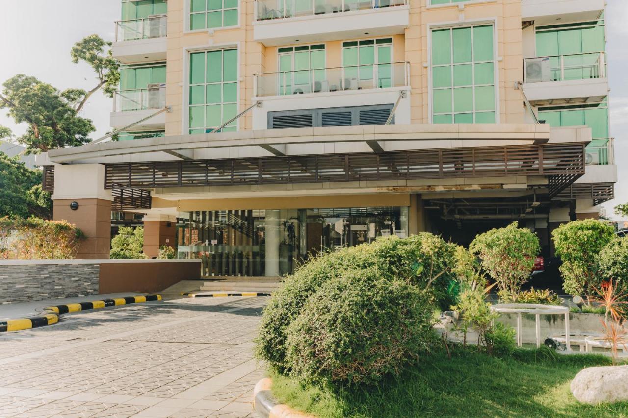 Apartment Ayala Mall 10mins Walk & Pool