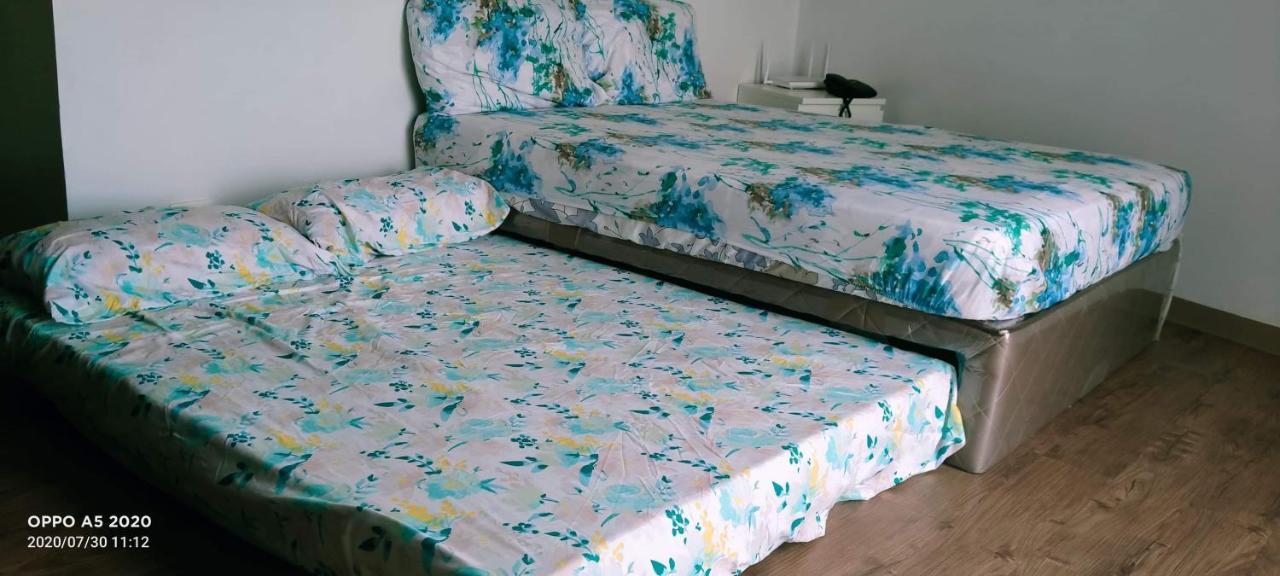 Anya And Carl's Comfy Apartment *